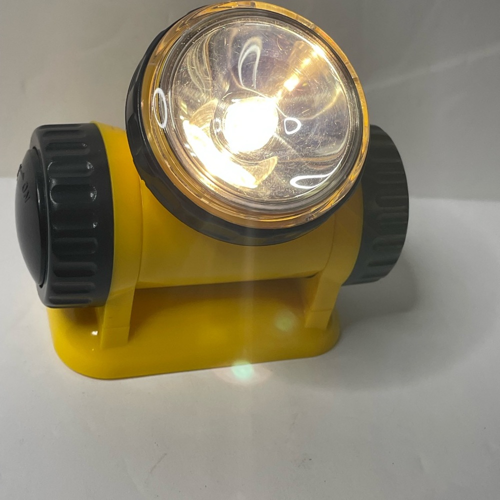 Larin Yellow Flashlight - Picture 7 of 7